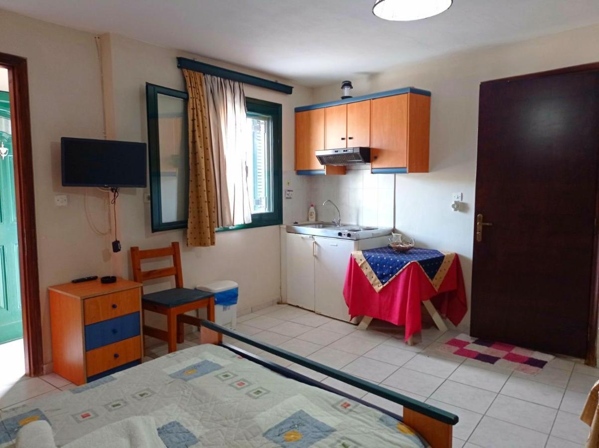 Limanaki Studios Fourni Ikarias Bagian luar foto